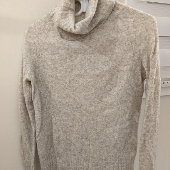 Aritzia Wilfred Plutarch sweater in Cream/Grey - Picture 1 of 6